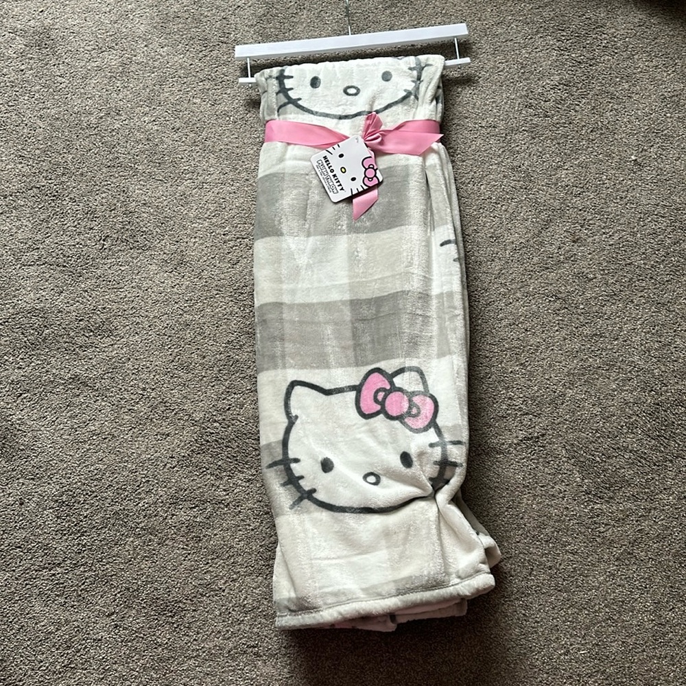 hello kitty throw